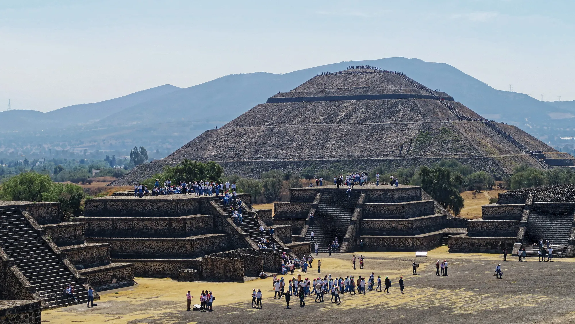 La Calzada de los Muertos y la Pirámide del Sol en Teotihuacán